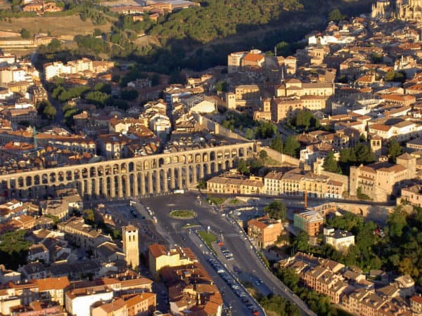Vista aerea del acueducto de Segovia